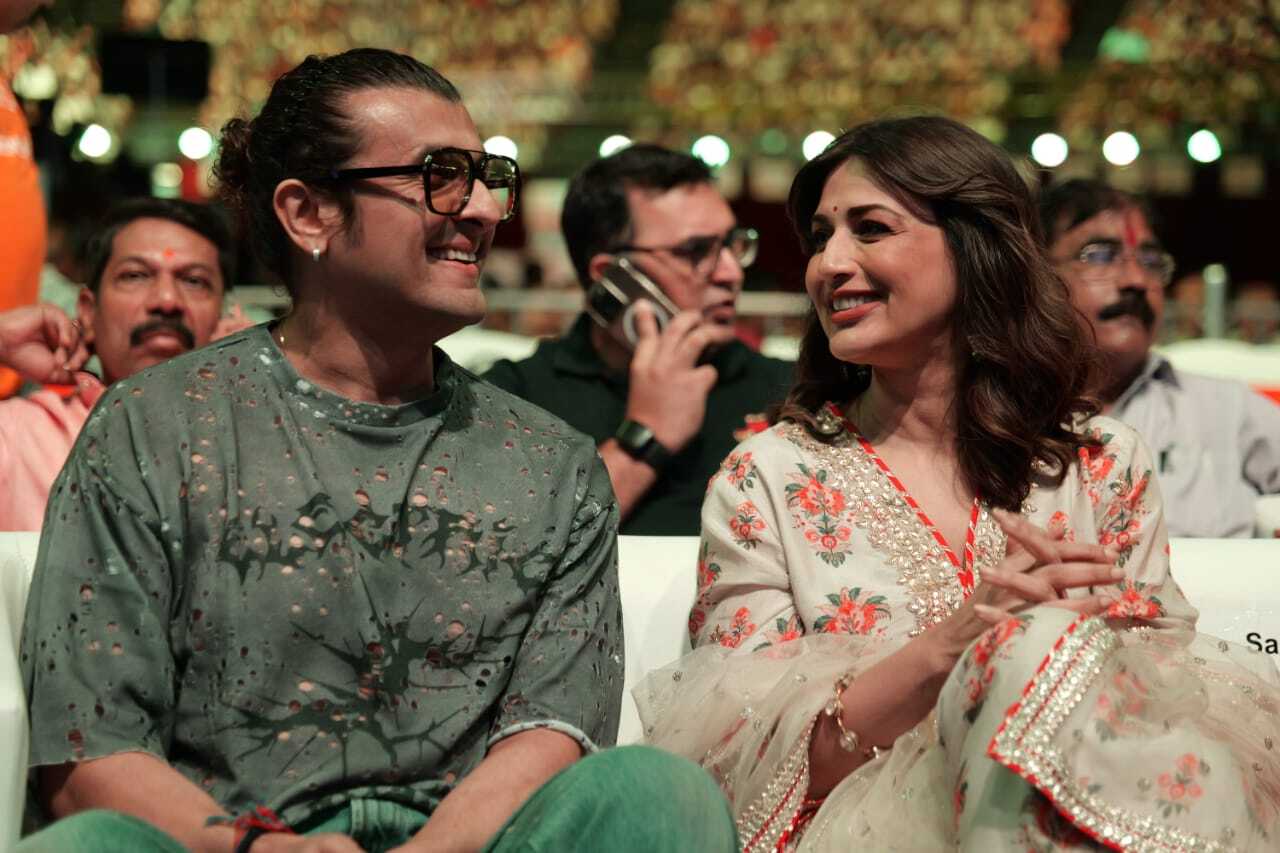 Other dignitaries present included Bollywood actress Sonali Bendre who was seated next to Sonu Nigam at the event. 
