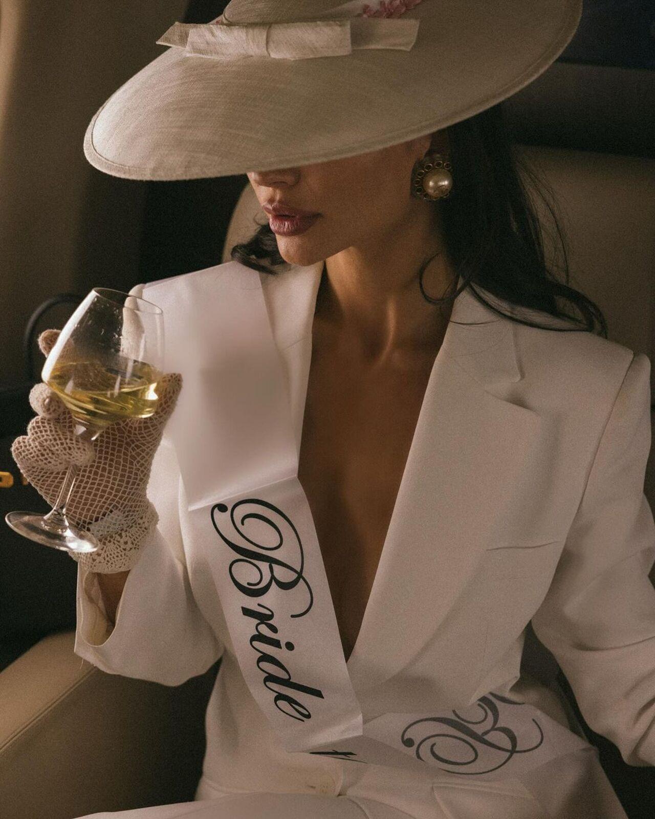 Amy’s bachelorette was an envious one as she jetted off with her girl gang to France. On the first day, she wore a vintage piece by Alberta Ferretti.