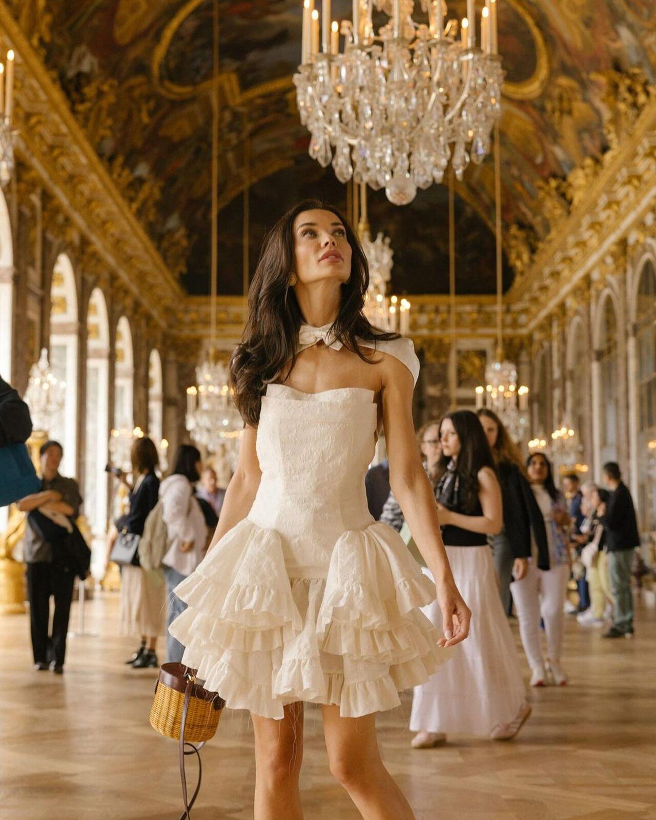 For her touristy indulgences, she wore another outfit - a strapless dress by Shushu/Tong.