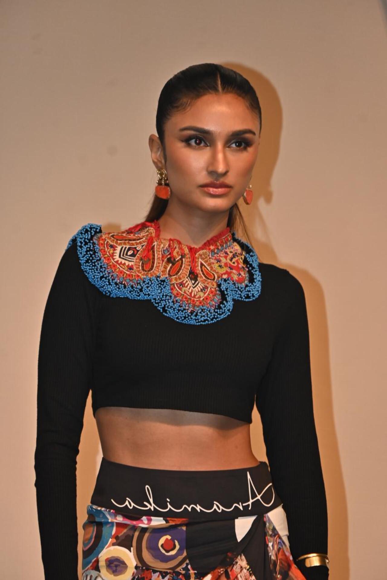She complimented the look with red earrings, a sleek hairstyle and sharp make up
