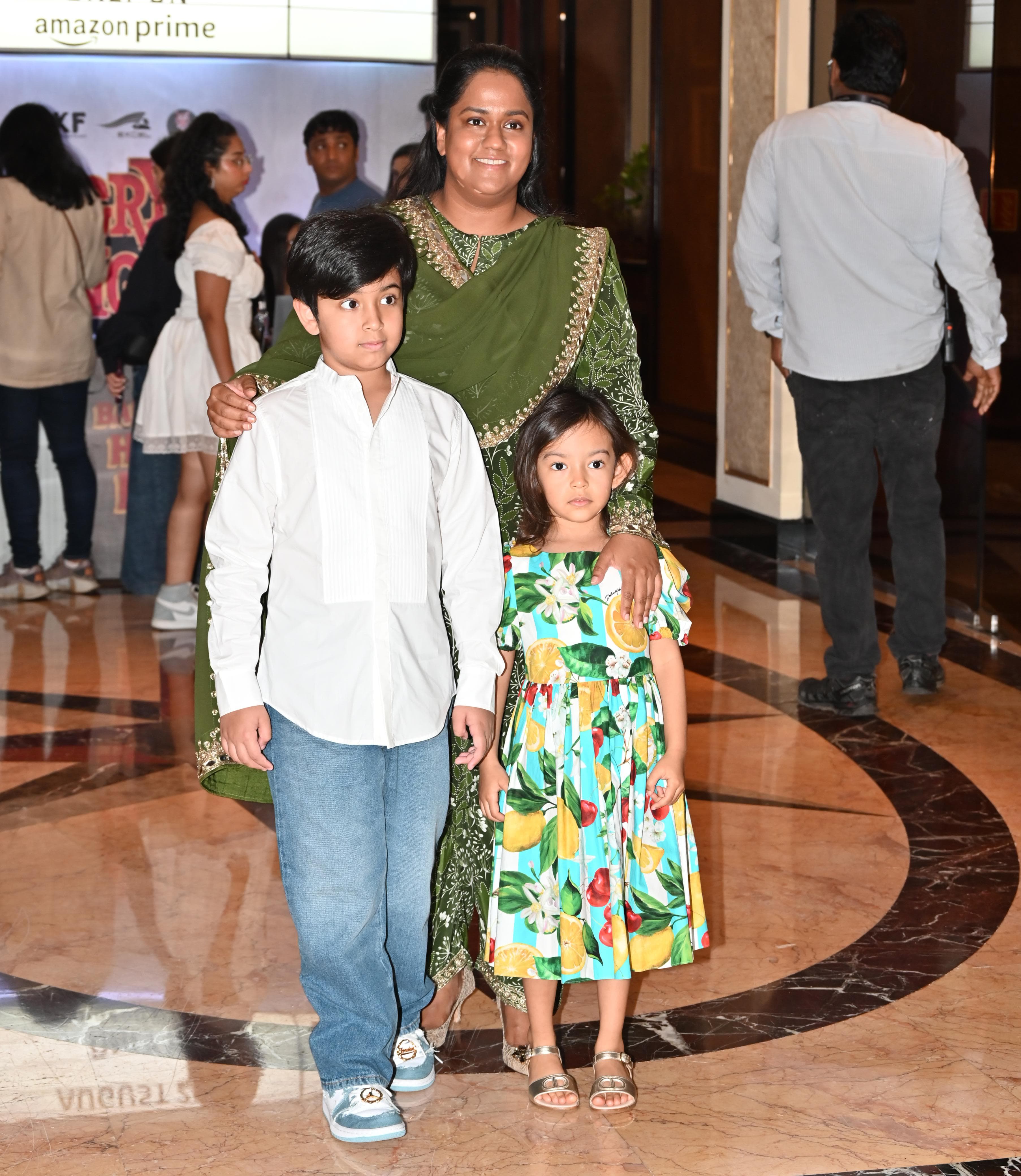 Proud daughter Arpita posed with her children Ayat and Ahil