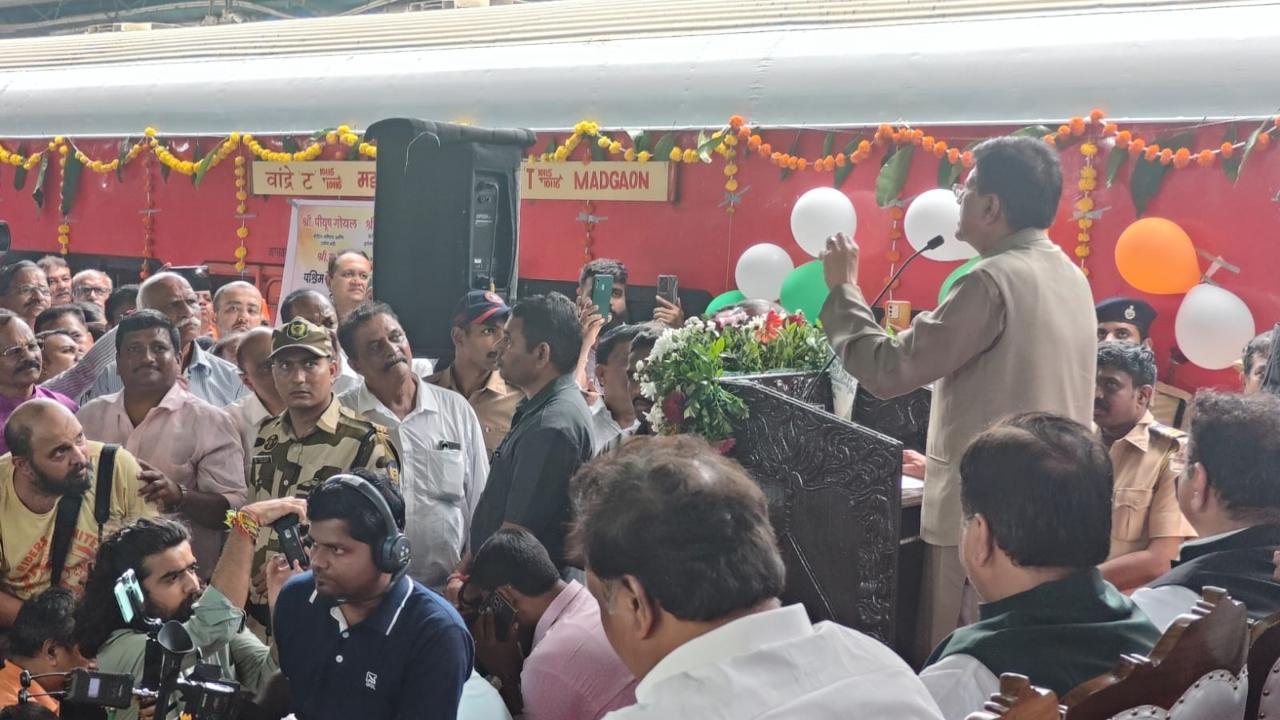 Bandra-Madgaon train flagged off by Piyush Goyal