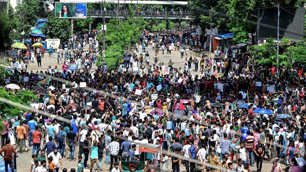 Bangladesh: 18 killed as protesters and ruling party supporters clash
