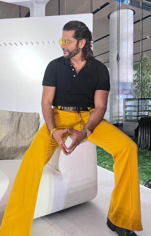 In this look, the Shararat actor wore a plain black t-shirt and paired it with wide-legged yellow pants
