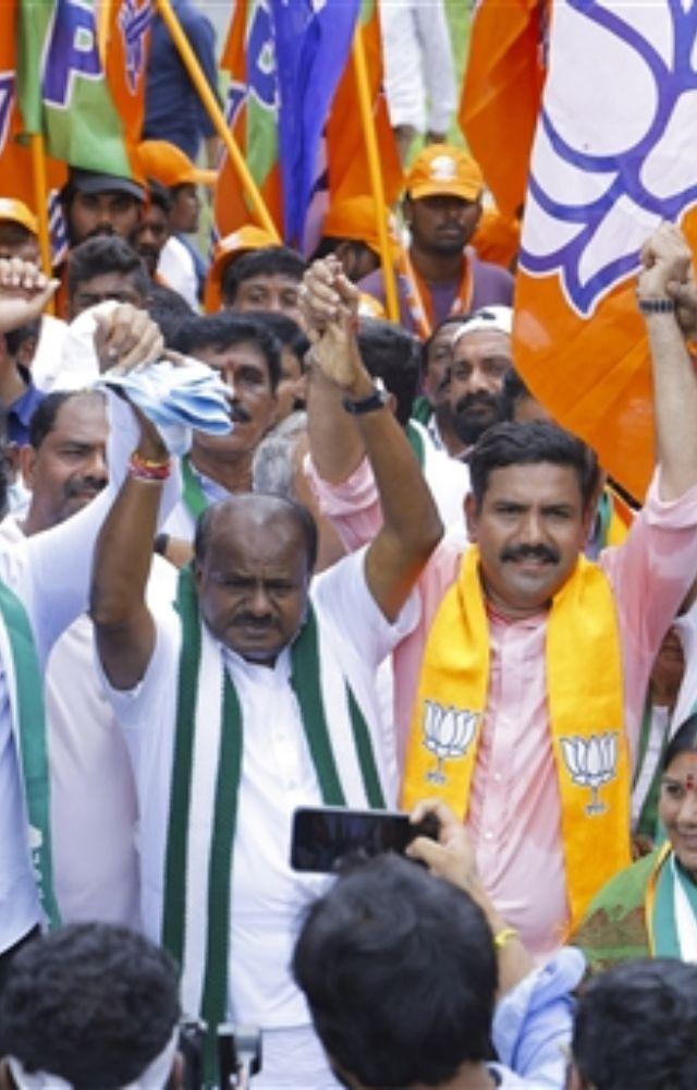Karnataka BJP and JD(S) jointly organised the `Mysuru Chalo` padayatra against MUDA and Valmiki Corp. scams. 