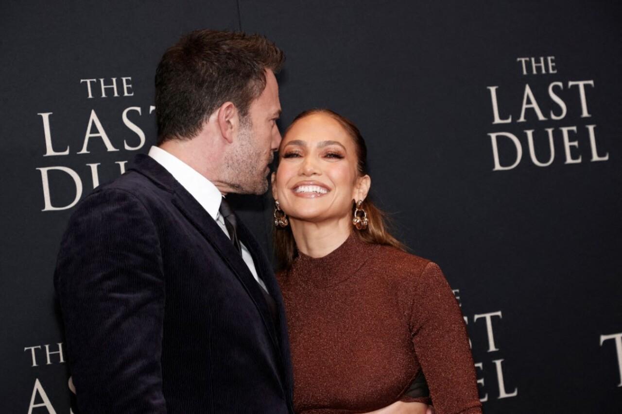 In June, they listed their Beverly Hills mansion for sale, and Affleck subsequently purchased a new USD 20 million home in July. According to People magazine, Lopez and Affleck were no longer residing together, with Lopez reportedly not seeing Affleck for several weeks leading up to the filing.
