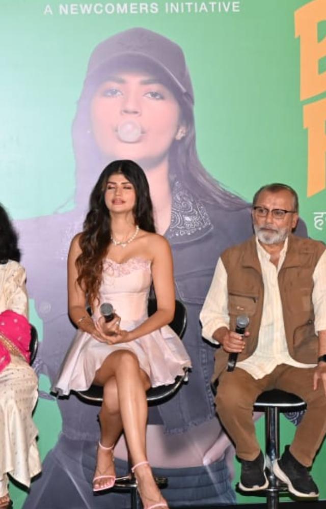 Anjini wore a corset pink dress that made her look stunning.