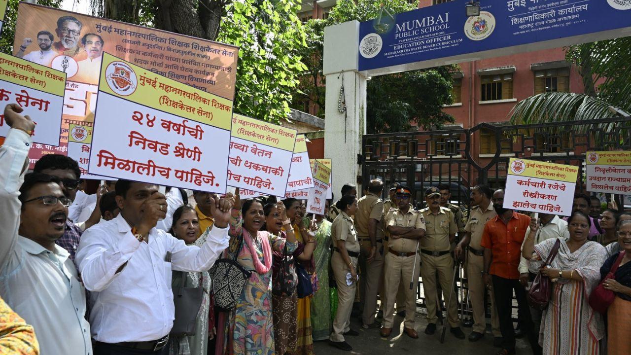 As the protest continued, a few teacher representatives entered the office of the Education Officer to press for an urgent resolution to their concerns. Meanwhile, hundreds of teachers remained outside, continuing their protest.
