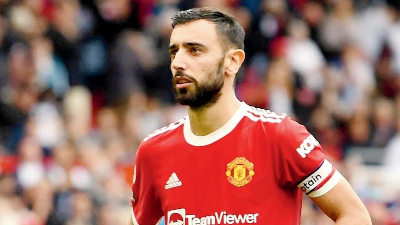 Bruno Fernandes signs contract extension with Manchester United until 2027