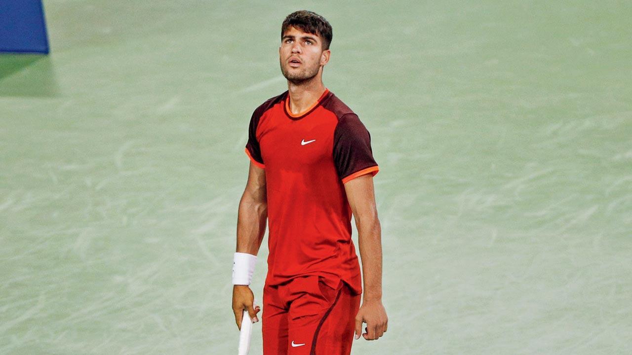 Carlos Alcaraz falls short against Gael Monfils, smashes racquet at Cincinnati Open