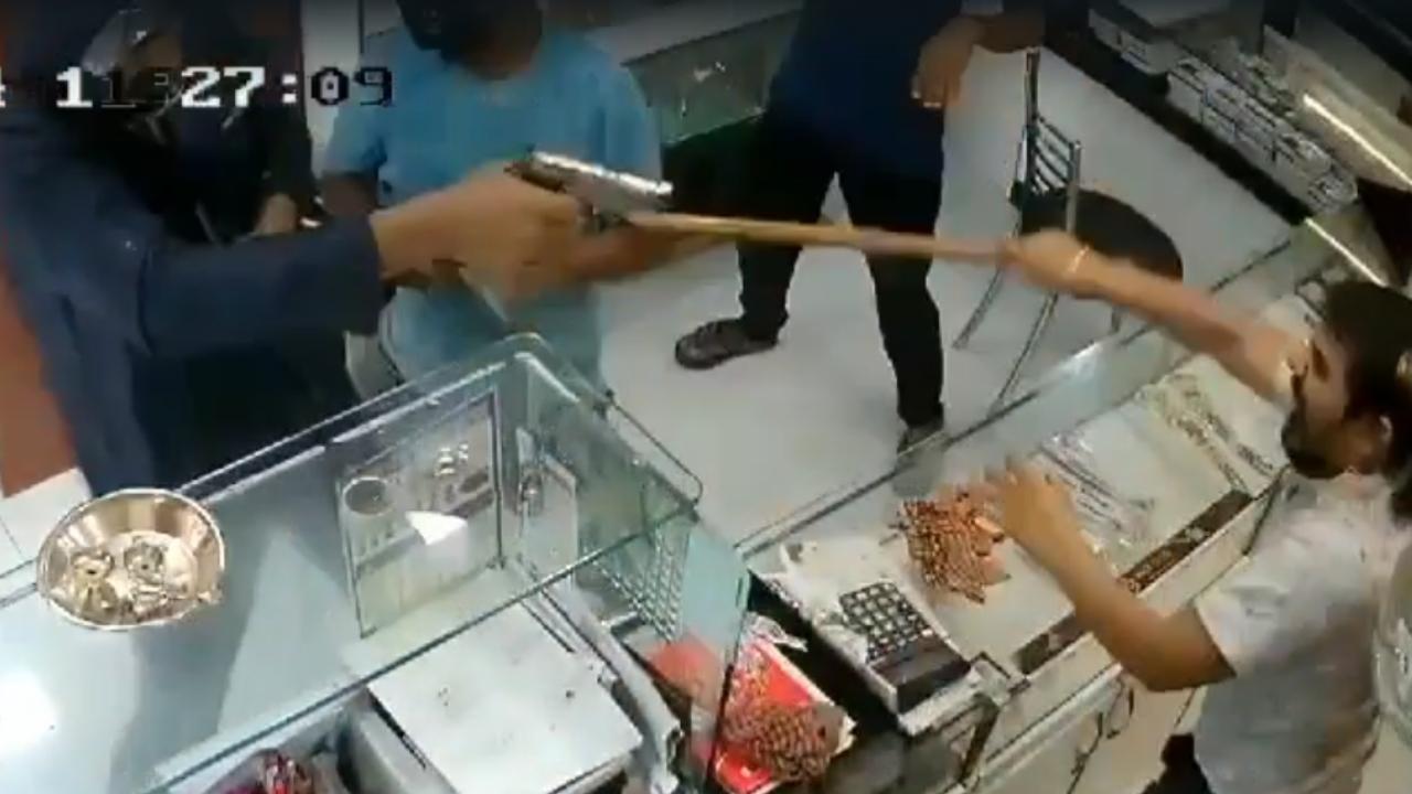 Watch Video: Robbery attempt foiled after shop owner attacks four gun wielding thieves with wooden stick in Thane