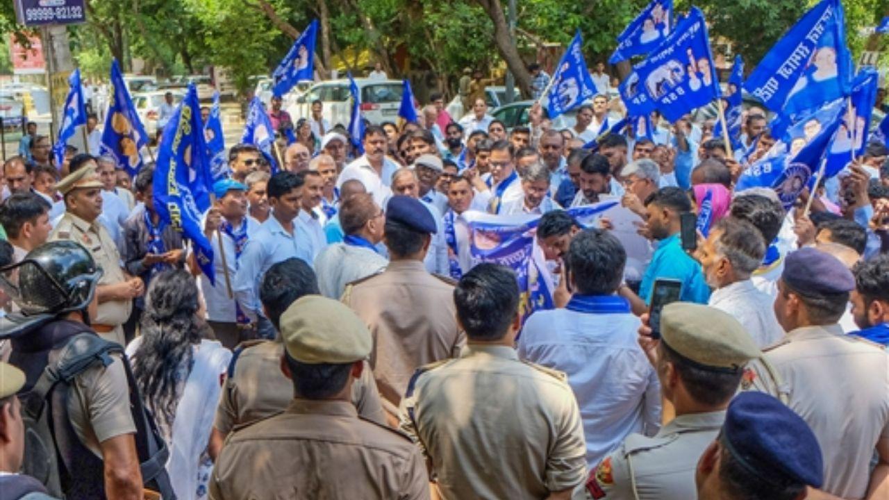 In Jharkhand's capital city, Ranchi, the Bharat Bandh has led to the complete blockage of major roads, including Harmu Chowk, Kathal Mode, and Chapu Toli Chowk. Protesters are demonstrating by burning tyres on the roads, expressing their anger over the Supreme Court's ruling.
