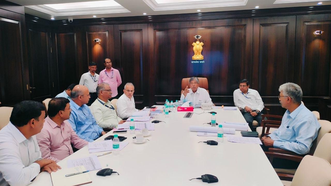 Min Chandrakant Patil calls for strict adherence to security protocols in girls' hostels
