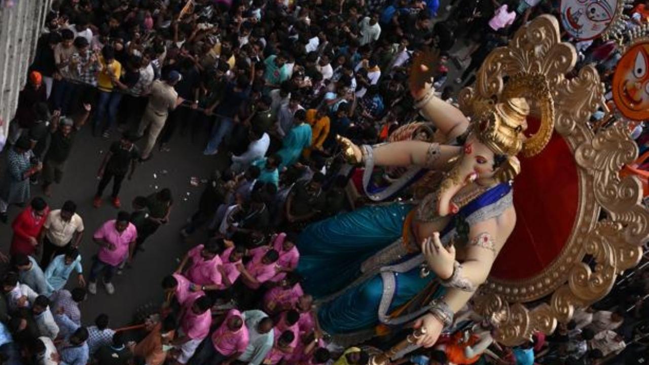 In a traffic notification, the Mumbai Traffic Police said, on 31st August 2024 a procession of Chitamani Ganpti Aagman is scheduled from 14.00 hrs. onwards on the following route Ganesh Takies ( Parab Chowk) - Sane Guruji Marg- Gas Company Junction- Dr. B.A.Road, South Bound- Sardar Hotel Junction- Dattaram Lad Marg to Chintamani Ganpati Mandal