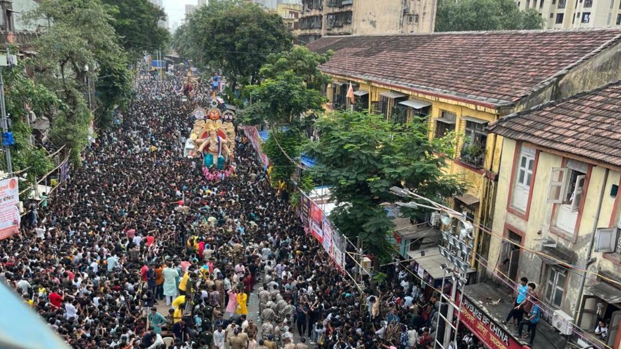 The lalbaug and Chinchpokli areas in central Mumbai are considered to be important for Lord Ganesh devotees and every year lakhs of devotees reach the areas place for Puja and Darshan of their beloved deity. Meanwhile, the Chintamani Ganpati is a special attraction for people in Mumbai and the devotees of Lord Ganesh