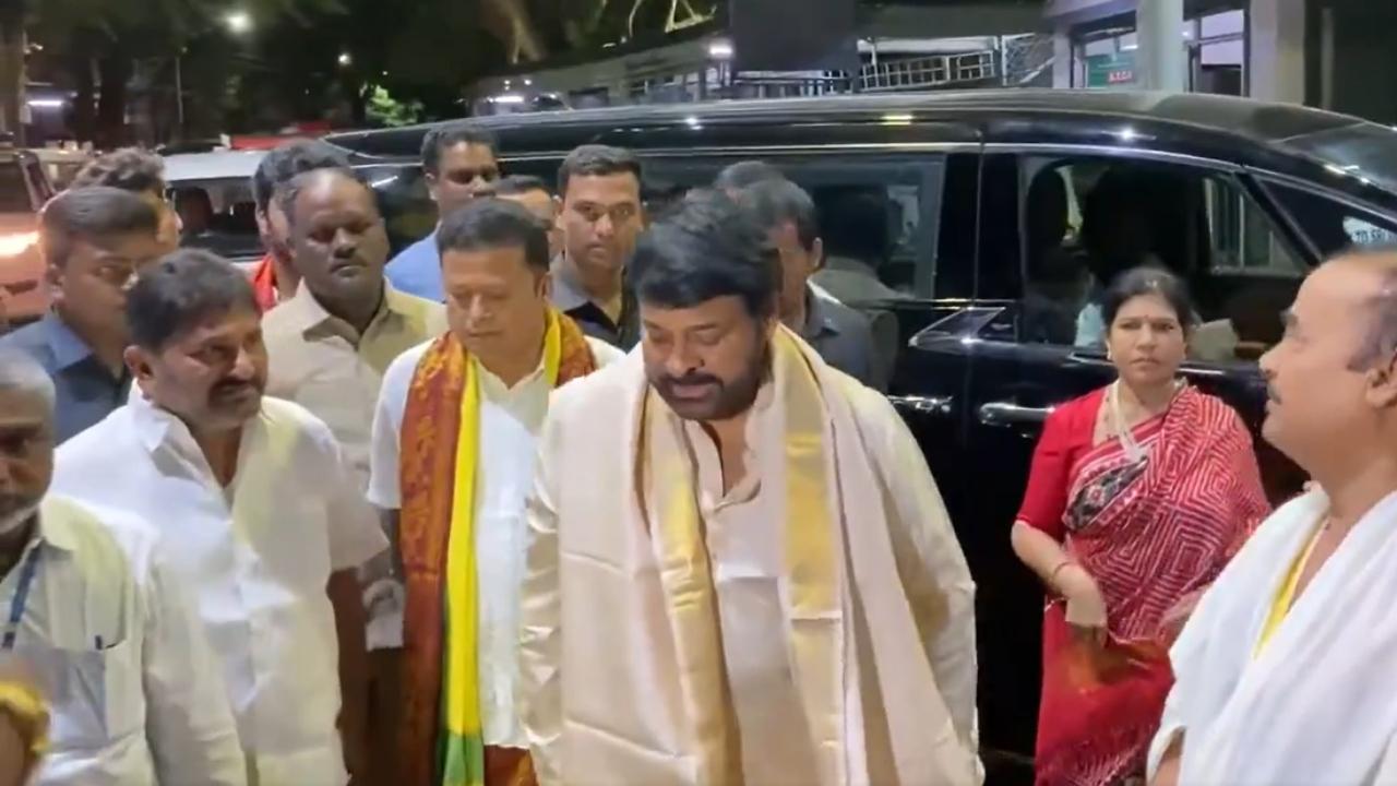 Chiranjeevi and wife Surekha offer prayers at Tirumala on his birthday