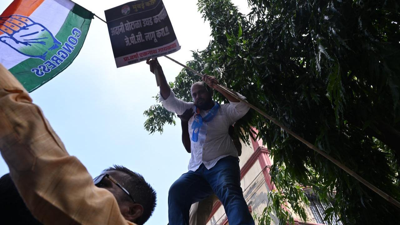 Mumbai: Congress protests, seeks JPC to probe Hindenburg allegations against SEBI chief, Adani group