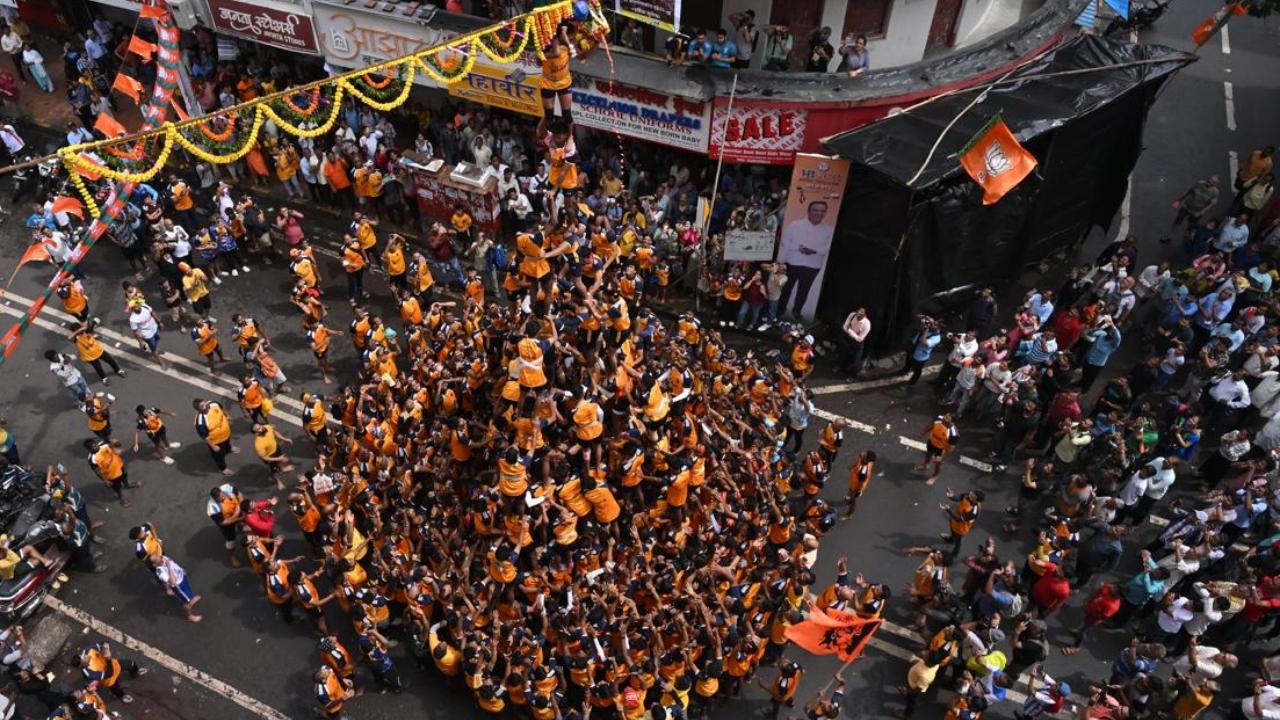 Dressed in colourful attires, Govindas are seen criss-crossing parts of the metropolis in trucks, tempos, buses and two-wheelers to break the dahi handis