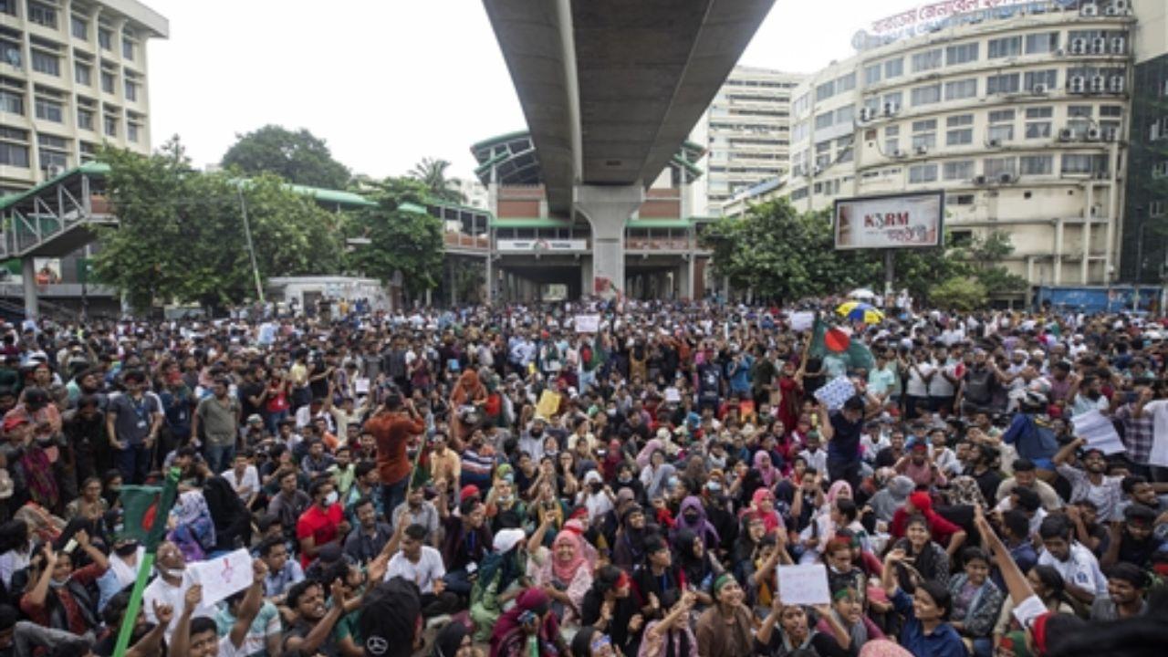 IN PHOTOS Protestors storm Hasina’s official residence after she flees
