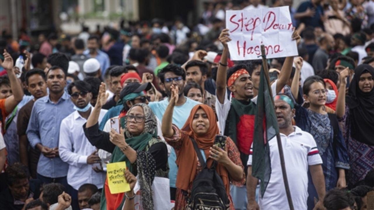IN PHOTOS Protestors storm Hasina’s official residence after she flees
