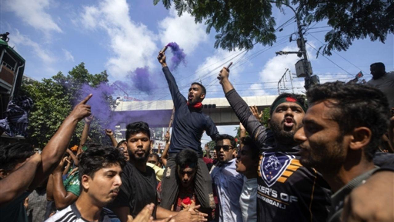 IN PHOTOS Protestors storm Hasina’s official residence after she flees