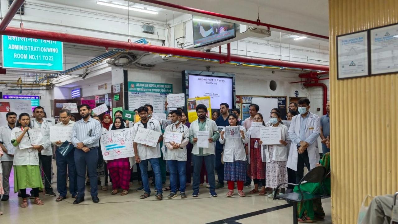 IMA had announced a 24-hour nationwide withdrawal of non-emergency services from 6 am on Saturday to protest against the incident and the subsequent vandalism at the Kolkata hospital