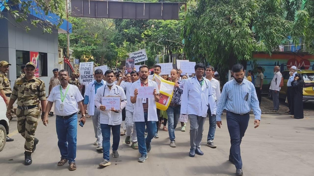IN PHOTOS: Mumbai doctors protest against Kolkata rape and murder case