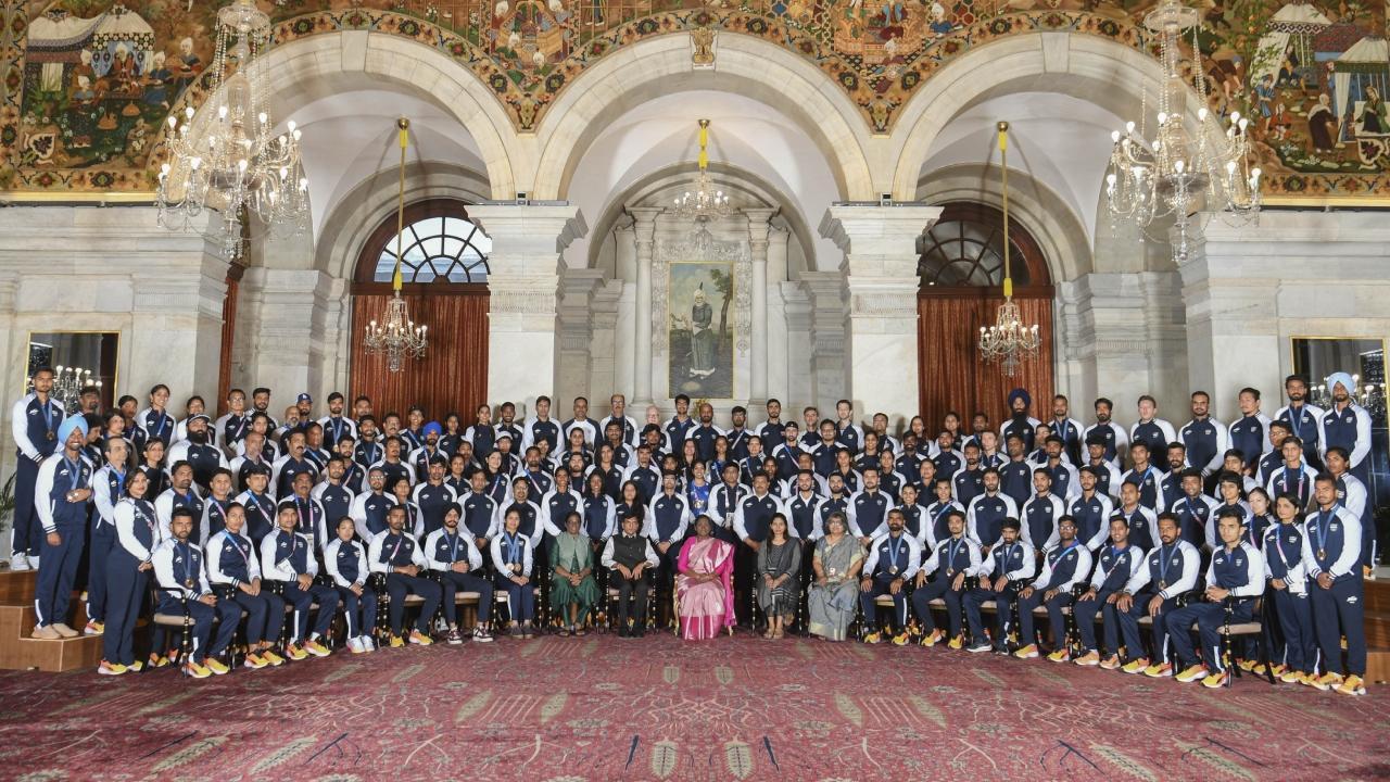President Droupadi Murmu poses for a group picture with India`s Olympic Contingent at Rashtrapati Bhavan in New Delhi on Wednesday. Pics/PTI