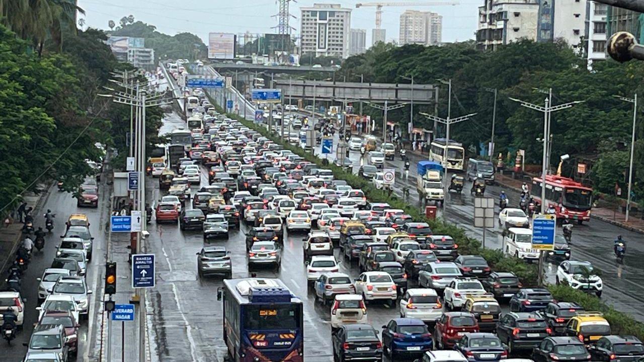 Sion Bridge demolition causes traffic congestion on Eastern Express Highway