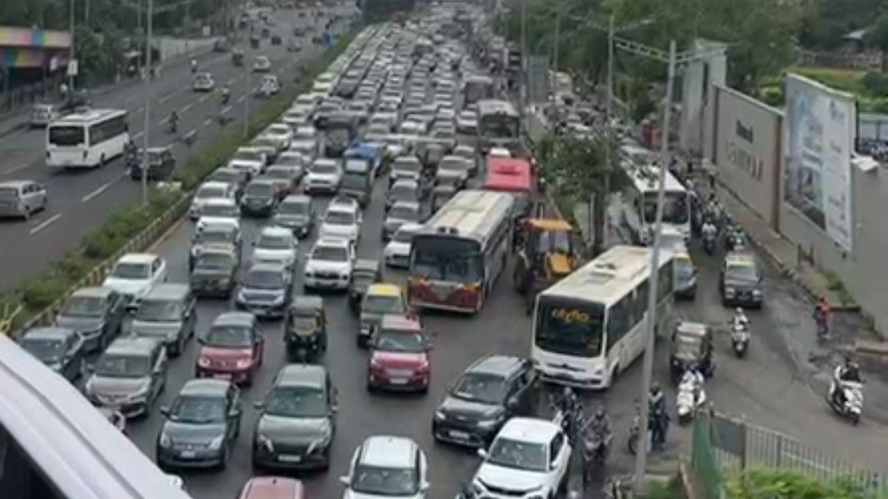 Light vehicles from Kurla are advised to follow a specific path via Pehalwan Naresh Mane Chowk and other key junctions. Heavy vehicles have a designated route that avoids the most congested areas. 