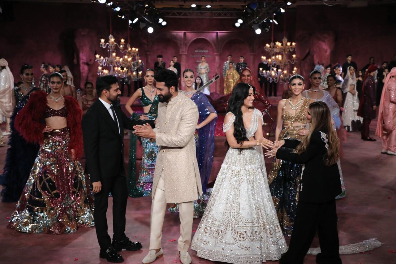 As the curtain fell on the week-long fashion extravaganza, Vicky Kaushal and Rashmika Mandanna captivated the audience with their impeccable looks designed by Falguni Shane Peacock. 