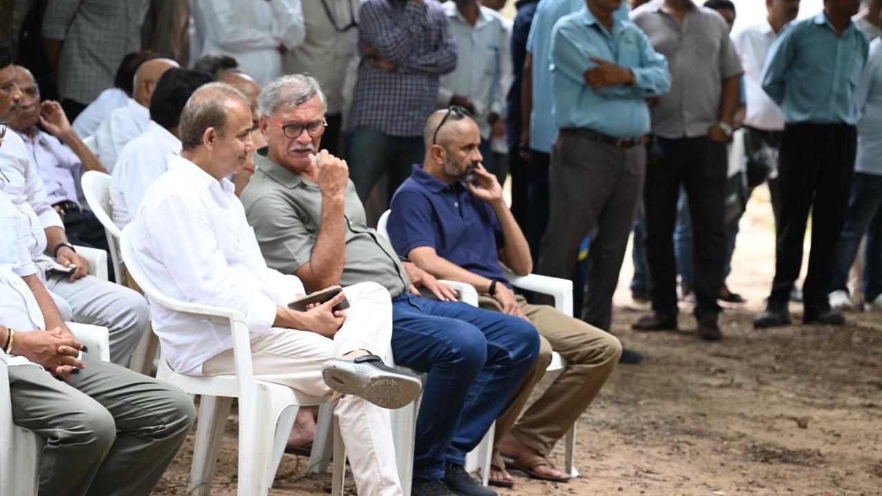 Former India cricketer Anshuman Gaekwad was cremated in Vadodara city of Gujarat on Thursday afternoon. The last rites were performed at Kirti Mandir in the presence of his family members and prominent personalities from sports, politics and other fields