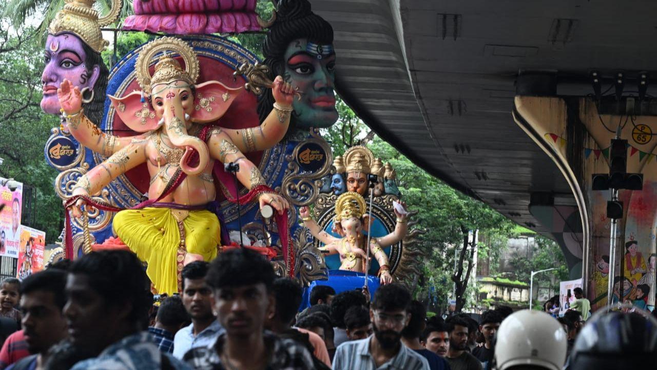 These cells will assist Ganesh Mandals in applying for a temporary power supply. Mandals are encouraged to register online via the official BEST website and submit the necessary documents to the Customer Service Department, said BEST. 