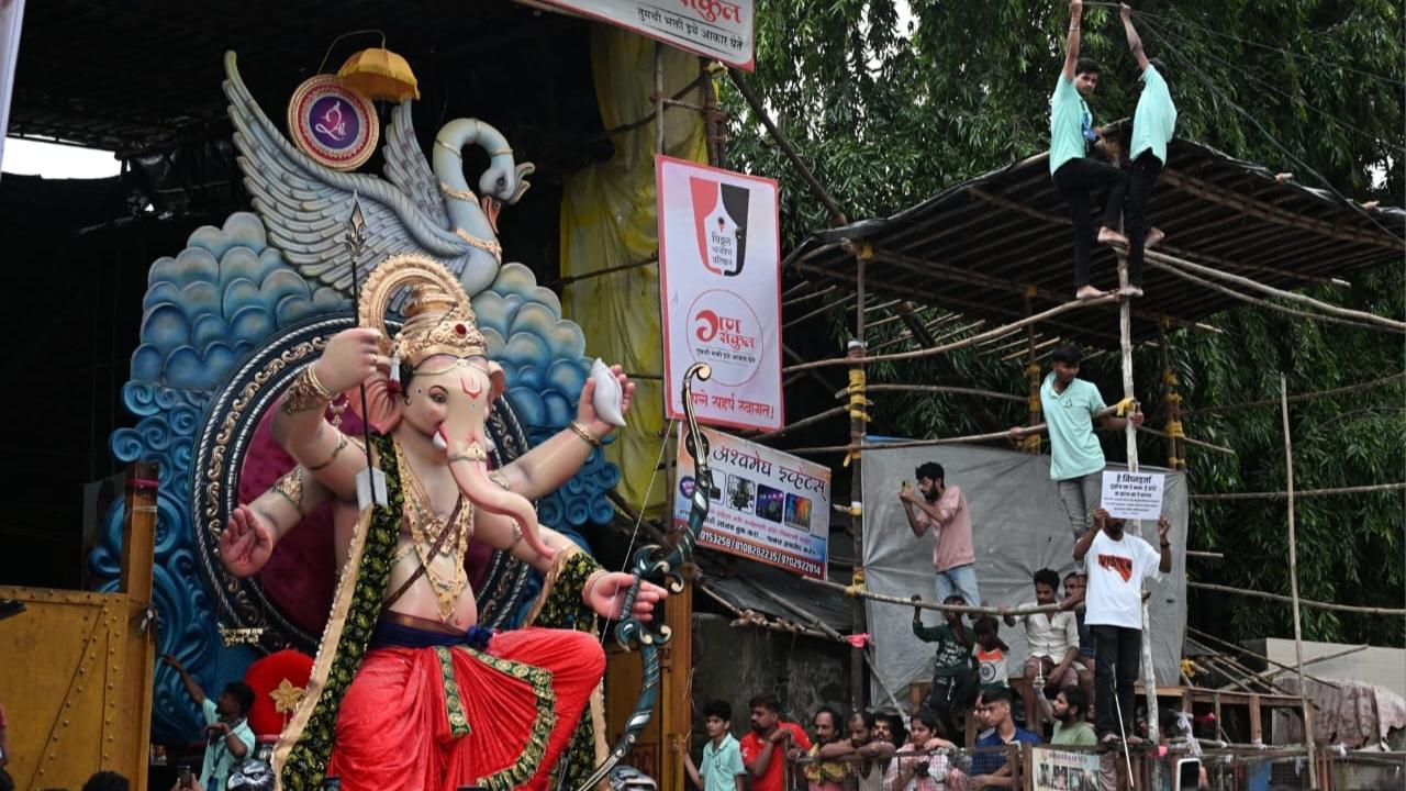 The Aagman Yatras, or arrival processions, showcase the intricately crafted idols that have been the centerpiece of the Mandal's festivities. Pics/Sameer Abedi