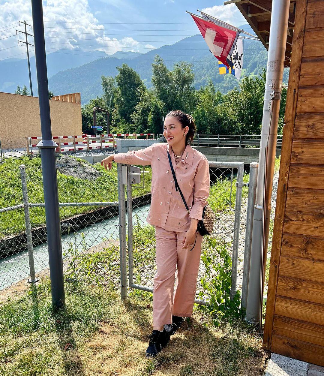 Even after having her baby boy, Gauahar's fashion has become even more stylish.