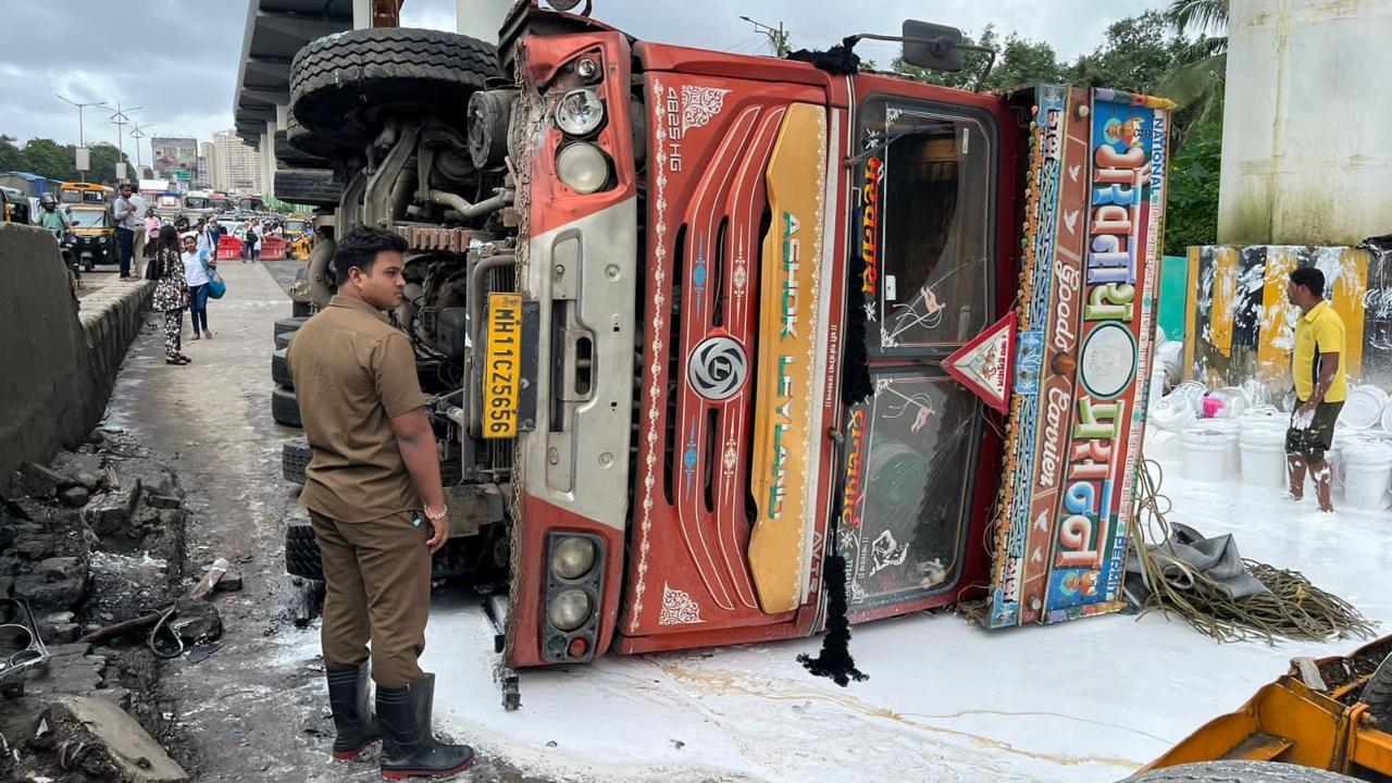 Two Hydra machines, a pickup vehicle, a rescue vehicle, and a high-rise fire vehicle were used to remove the overturned truck from the road
