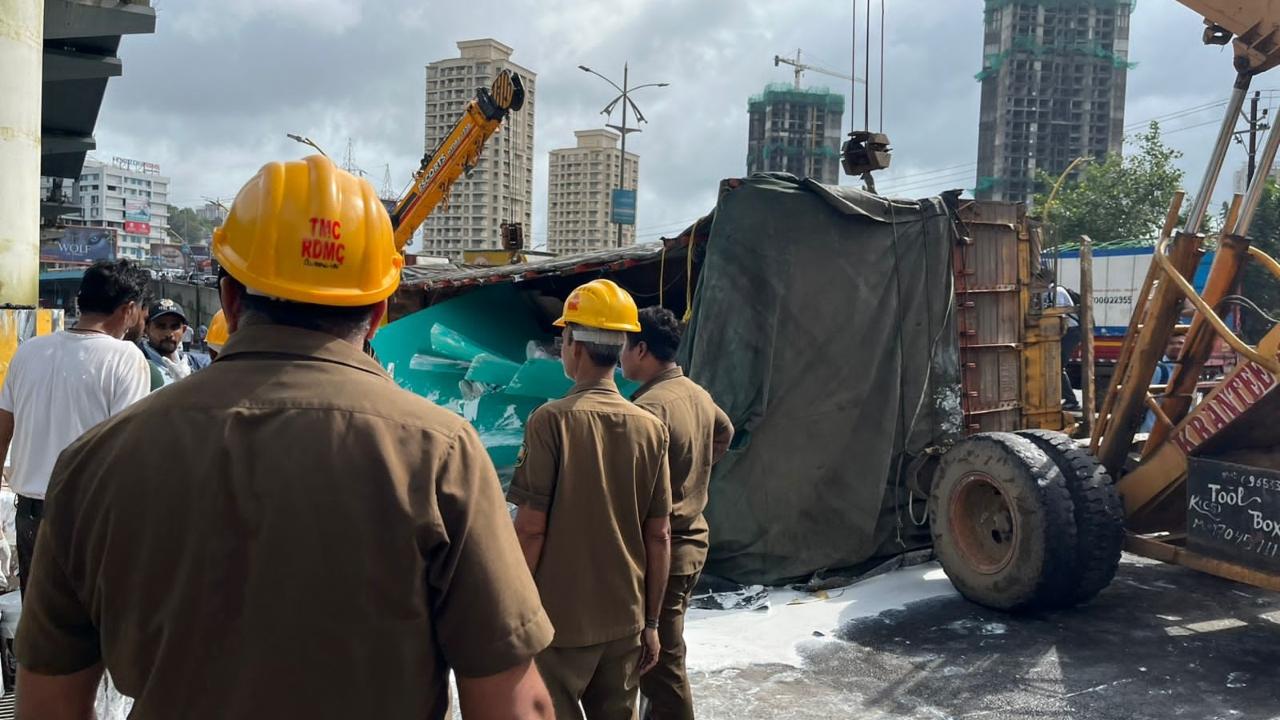 The road passing under the Patlipada bridge has been closed for traffic, and vehicles heading towards Ghodbunder from Patlipada bridge are moving at a slow pace. Motorists have been advised to exercise caution and expect delays