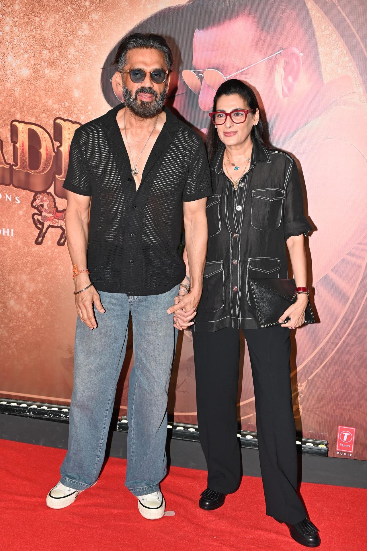 Suniel Shetty also arrived to root for the film along with his wife Mana Shetty. 