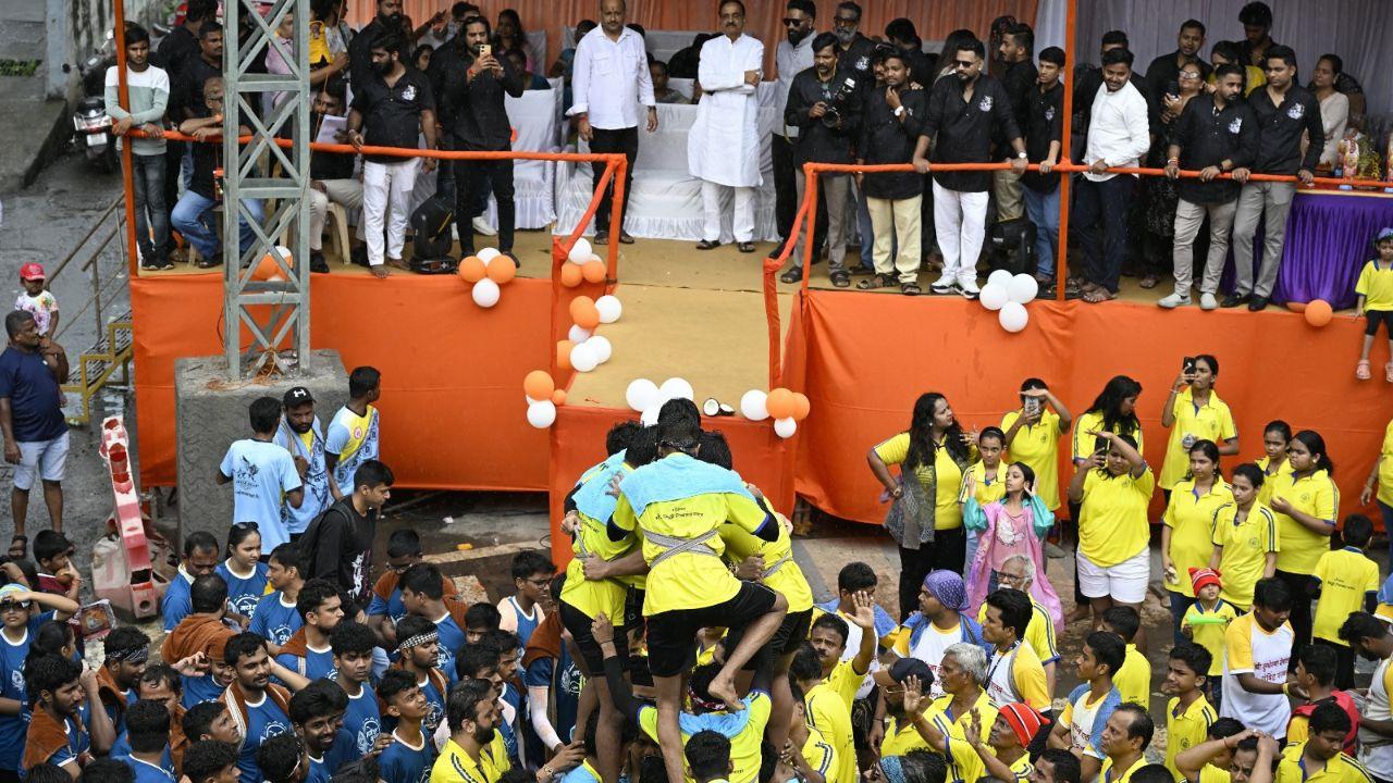 At a BJP event in Worli, Govinda groups formed a four-tier pyramid to reenact the historic assassination of Afzal Khan by Chhatrapati Shivaji Maharaj, highlighting the cultural and historical significance of the festival.