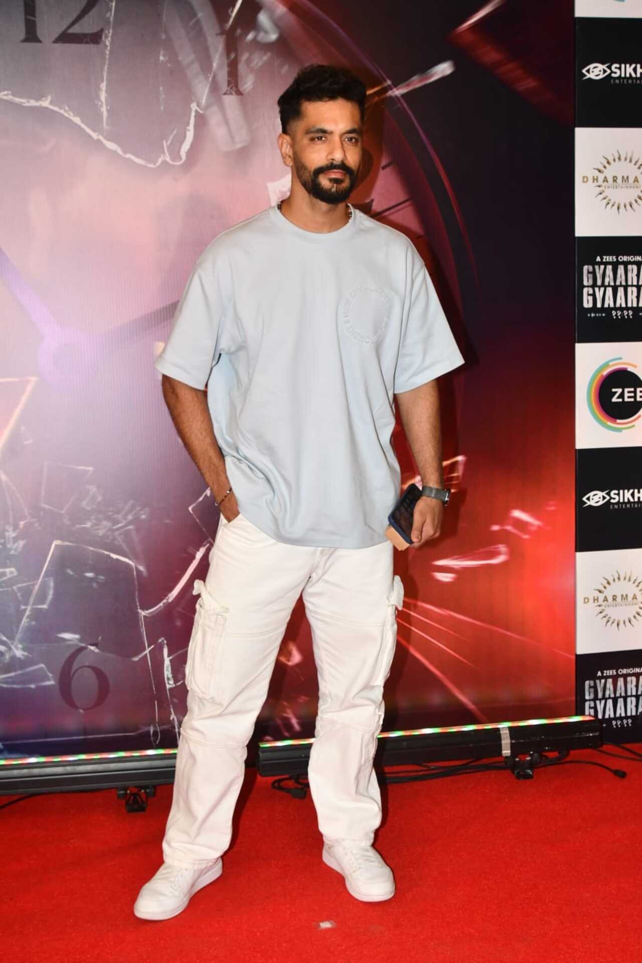 Actor Angad Bedi wore a simple powder blue t-shirt and white trousers for the event. 