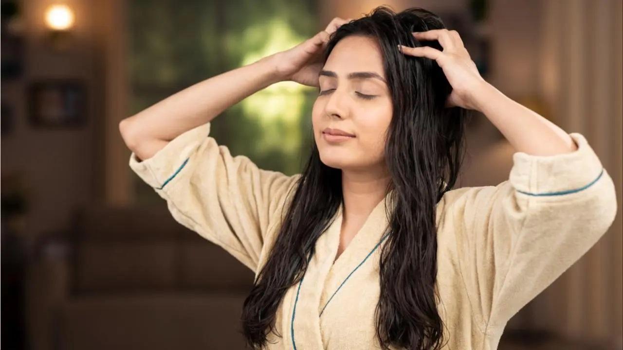 Medical advice before useChause and Kohli believe it is crucial to consult a healthcare professional before use. Mumbai-based Manisha Dhinde, belonging to the Warli tribe from Aarey Forest also knows about the oil but says in they use coconut oil and because it is believed in her community that curry leaves (kadi patta) are good for the hair along with hibiscus flower (jasvand ka phool), they add that to the coconut oil, but don't use anything other than that. Medical advice before useChause and Kohli believe it is crucial to consult a healthcare professional before use. Mumbai-based Manisha Dhinde, belonging to the Warli tribe from Aarey Forest also knows about the oil but says in they use coconut oil and because it is believed in her community that curry leaves (kadi patta) are good for the hair along with hibiscus flower (jasvand ka phool), they add that to the coconut oil, but don't use anything other than that.
