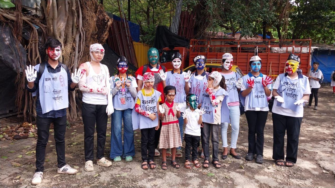These students, alongside NSS volunteers, Gandhian workers, peace activists, journalists, and peace-loving citizens marched to commemorate Hiroshima Day and pledge their commitment to a nuclear-free world.