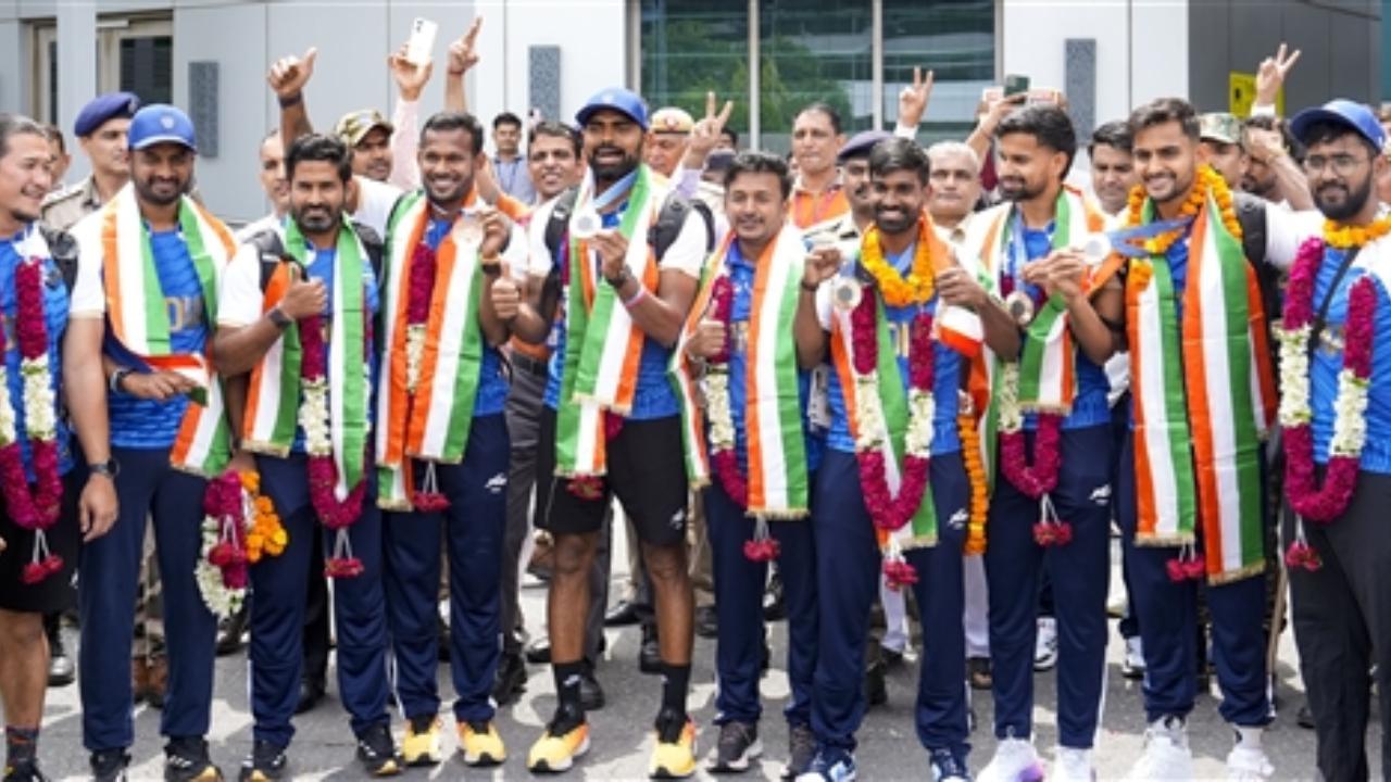 Indian men's hockey team at the Indira Gandhi International Airport in New Delhi (Pic: PTI)