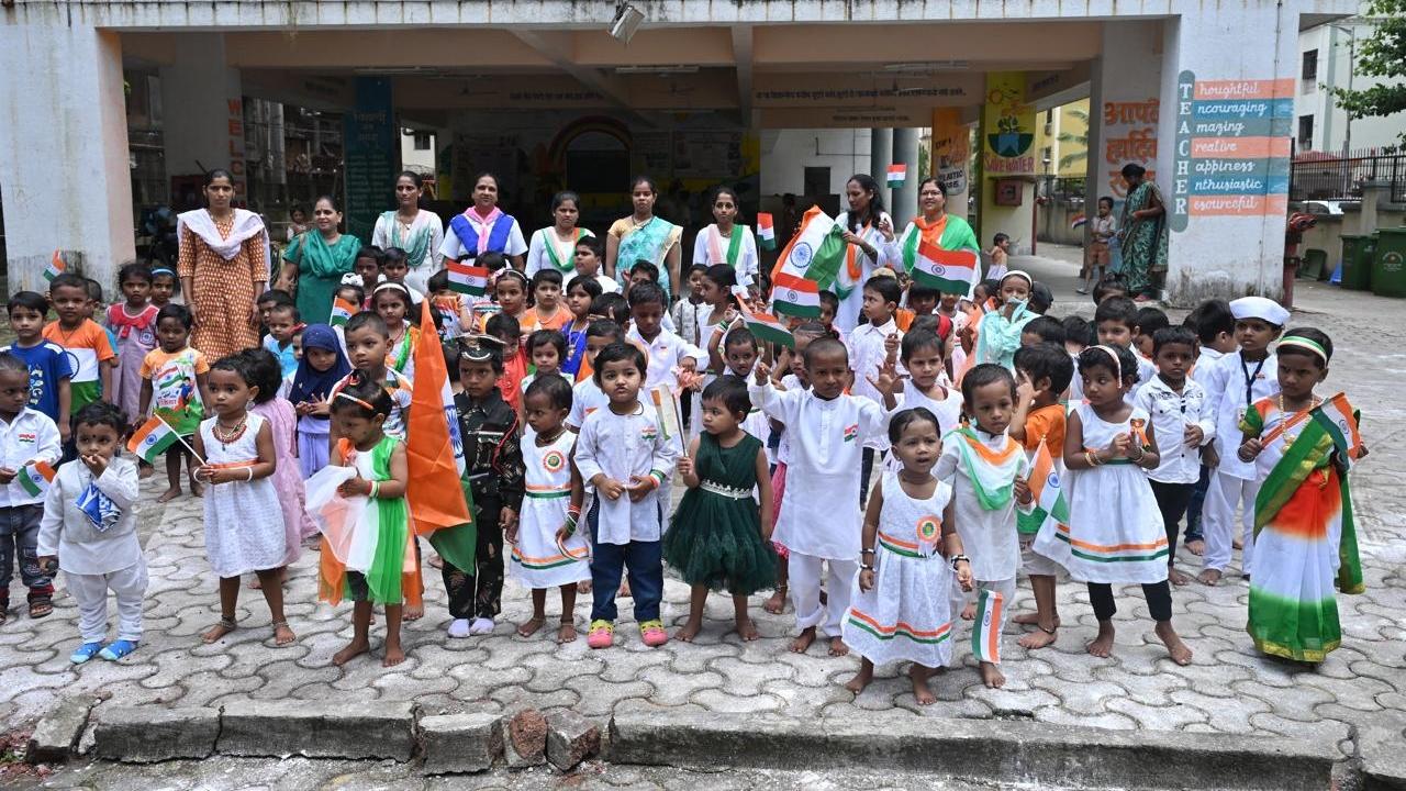 CM Shinde had instructed that flags be made available at the district level through planning committees, and that key landmarks such as major dams, the Mumbai Trans Harbour Link, the Worli Sea Link, and the Gateway of India be illuminated with flags