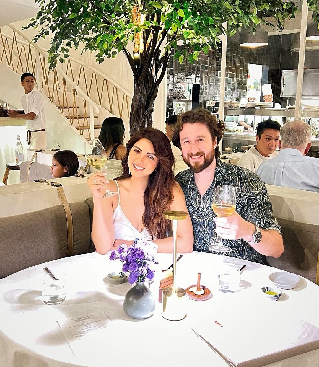 Shama Sikander became well-known thanks to her hit show Yeh Meri Life Hai. On one New Year's Eve, her American boyfriend, James Milliron, surprised her with an engagement ring in Dubai, and now they are living happily ever after.