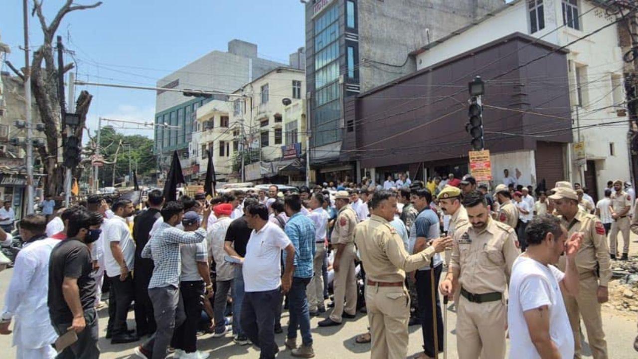 PDP members organized protests in Jammu’s Gandhinagar area, wearing black badges to symbolise their opposition to the abrogation. They raised slogans against the BJP, further demonstrating their determination to regain Jammu and Kashmir's special status. 