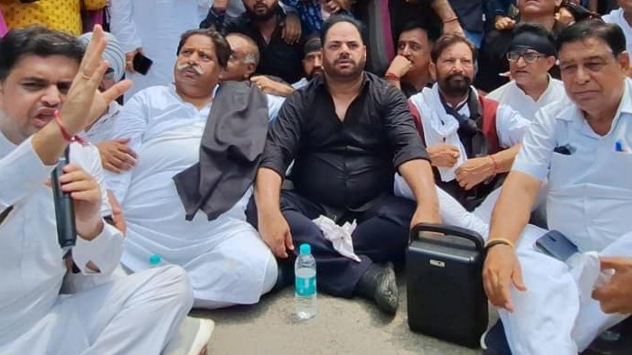 In Jammu, Congress and PDP leaders rallied together, demanding the restoration of Jammu and Kashmir's statehood and special status. Congress state chief Vikar Rasool Wani condemned the BJP-led government's handling of security and labelled August 5 as 