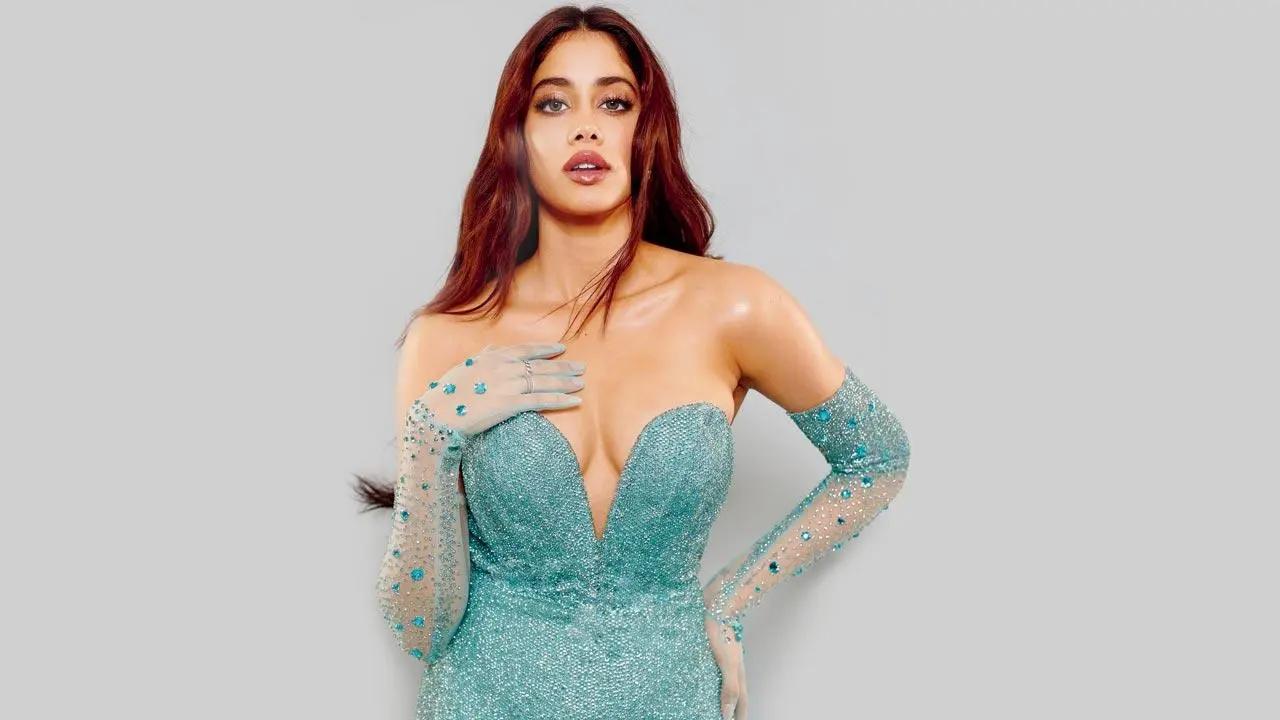 Viral Video: Can you guess the price of Janhvi Kapoor's new luxury car?