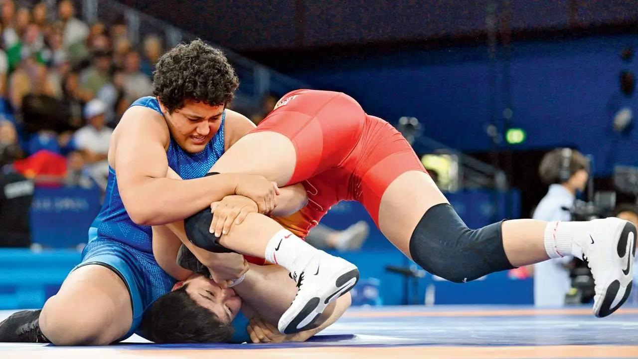 Day 15
Reetika Hooda lost the quarter-final in the women's 76kg wrestling. Aditi and Diksha finished in tied 29th and 49th spot, respectively in the women's individual golf event