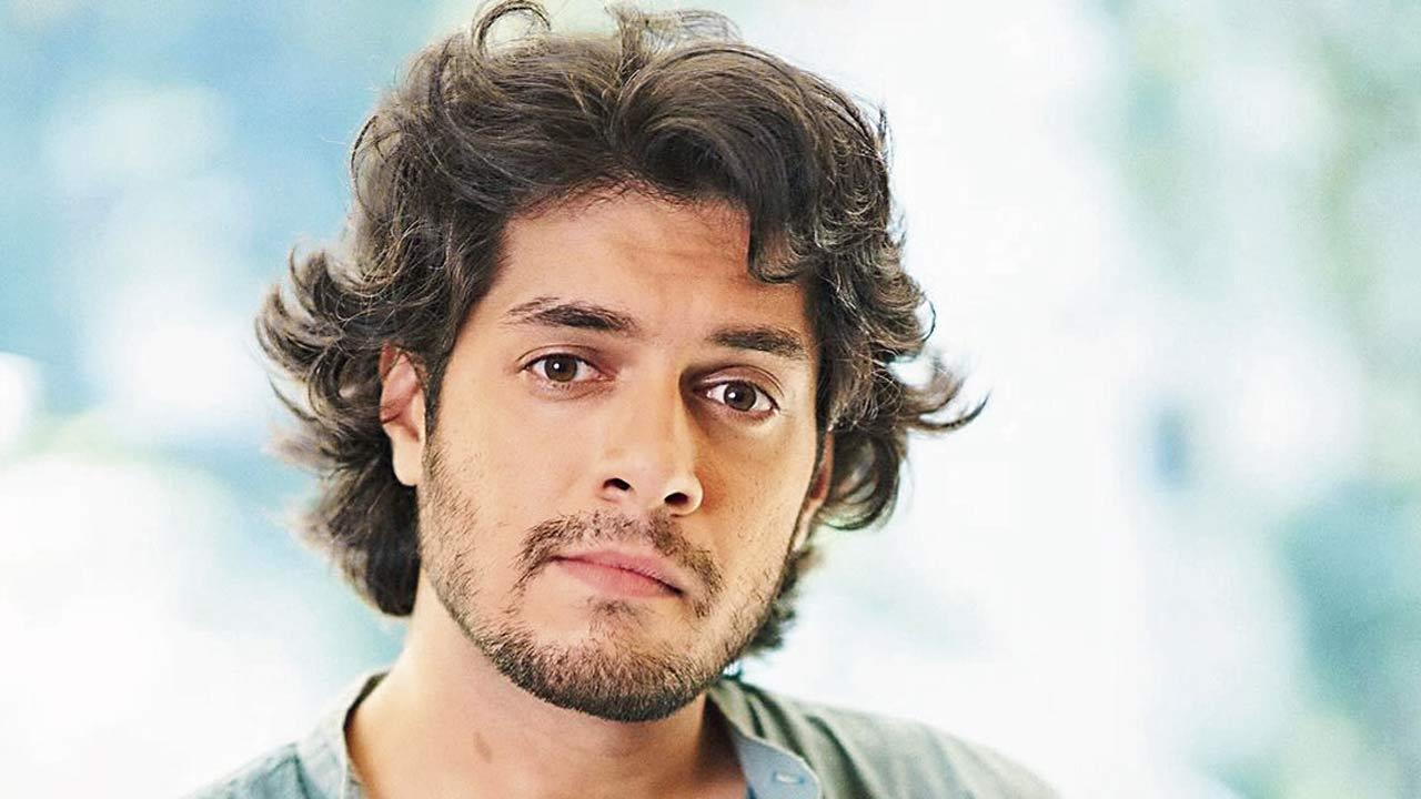 Double shift for Junaid